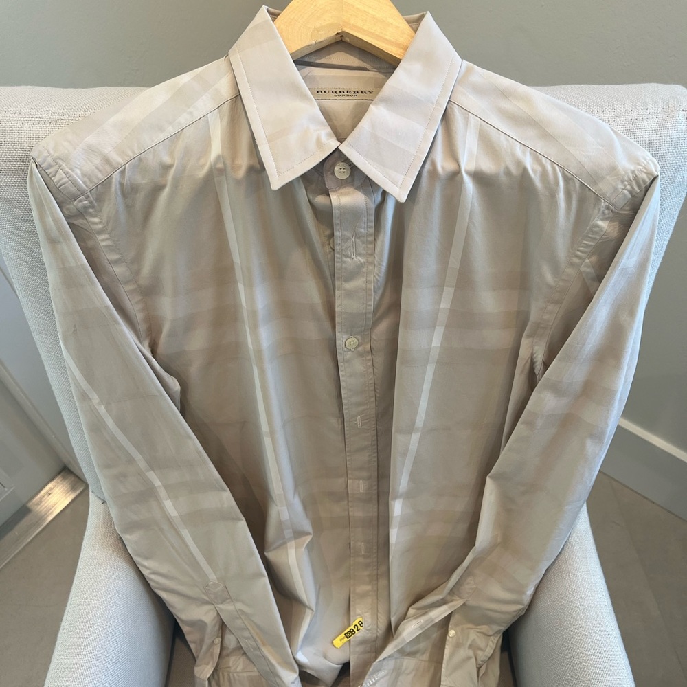 BURBERRY LONDON CASUAL DRESS SHIRT SIZE LARGE. NECK 16 SLEEVE / LENGTH 34/35